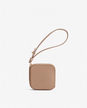 Bolsa Estuche Cuyana Cuero Airpod Mujer Kaki | HTI5588UC
